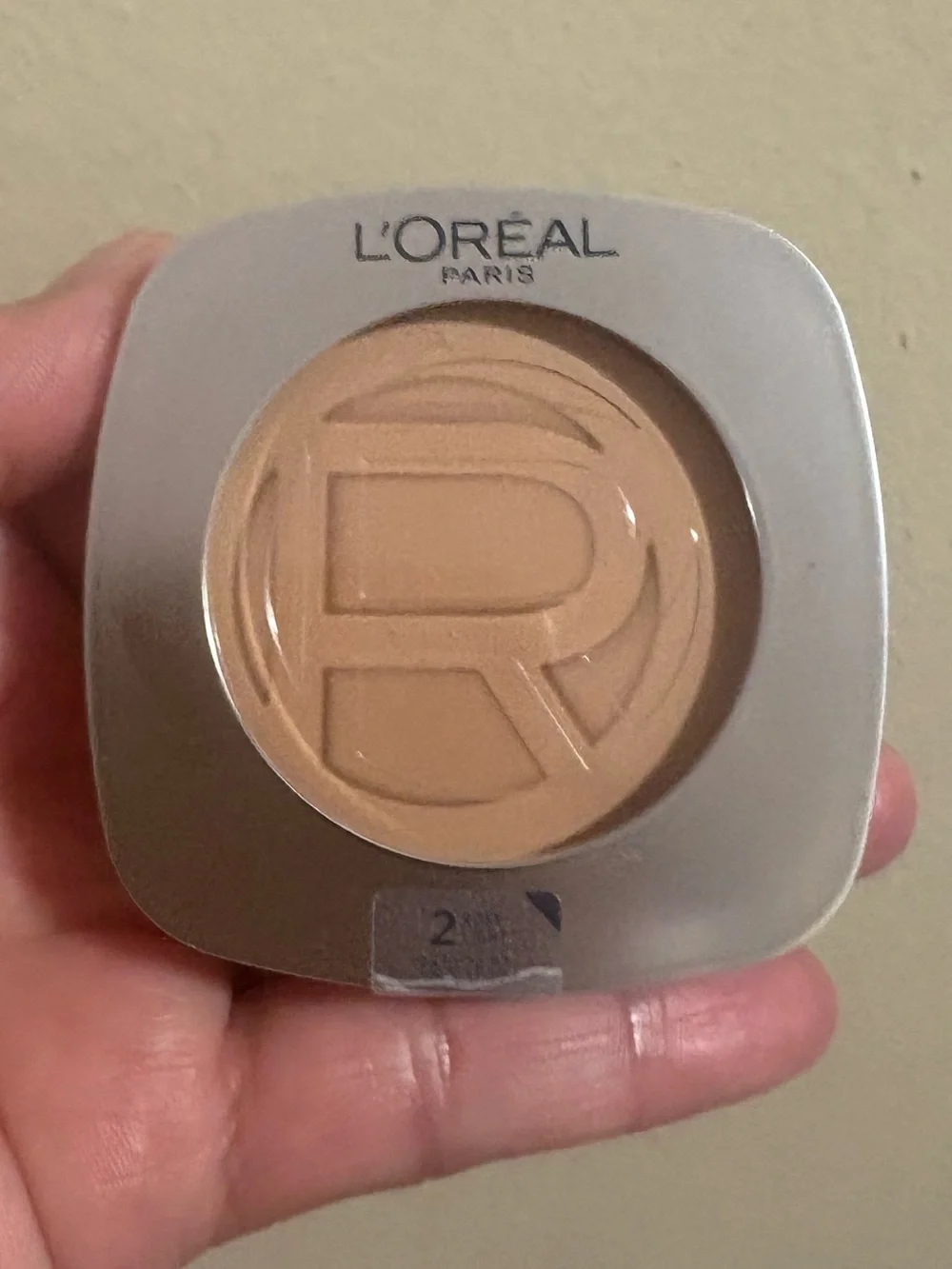 -L'ORÉAL HYALURON TINTED BALM FOUNDATION Color 2 Rosy Light Brand New.